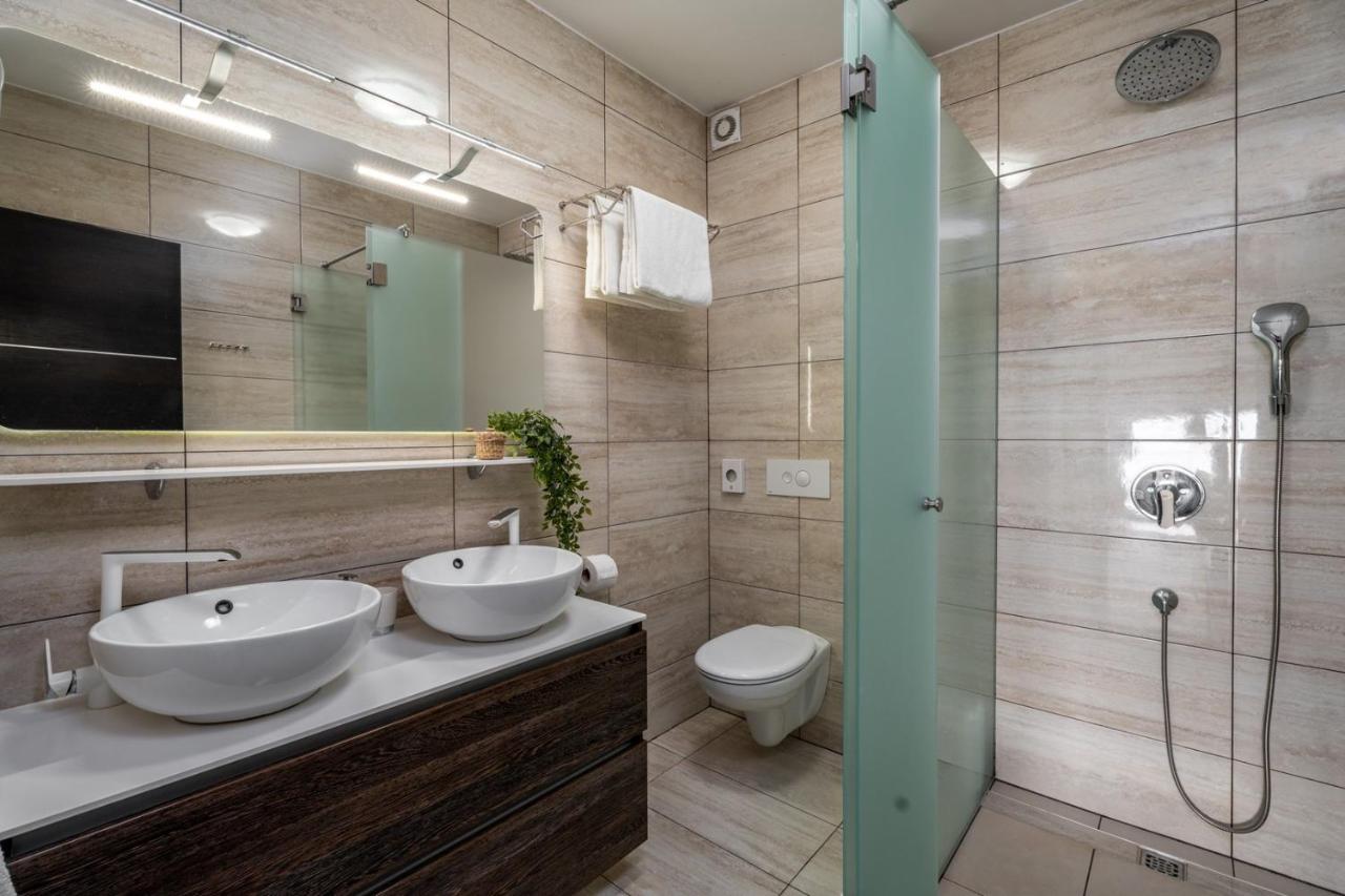 Villa Oslo - Luxury Place With Sea Views & Heated Pool, 300M Far From Sandy Beach Omis Exterior photo
